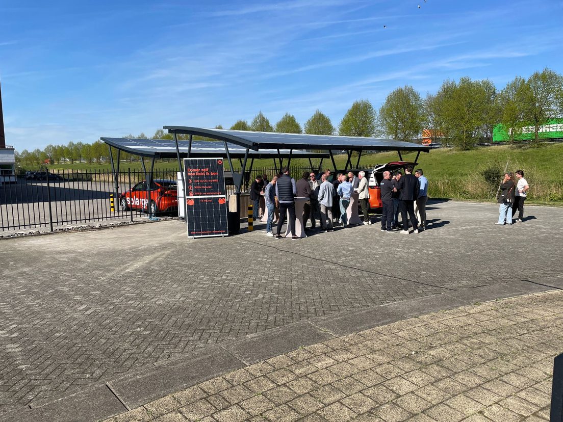 Twee Solar Carports bij Solarge